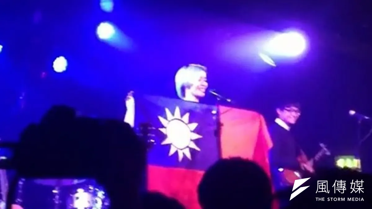 歌手張懸在演唱會上亮出中華民國國旗 歌手張懸在演唱會上亮出中華民國國旗