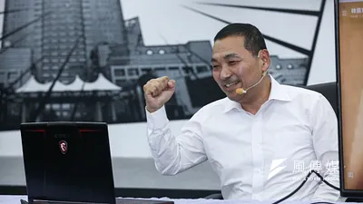 國民黨新北市長候選人侯友宜,透過社群大數據、厚友誼地圖、LINE貼圖,搶攻年輕人和銀髮族選票。圖為侯友宜前天參加競選CF首播記者會。(資料照,蔡親傑攝)