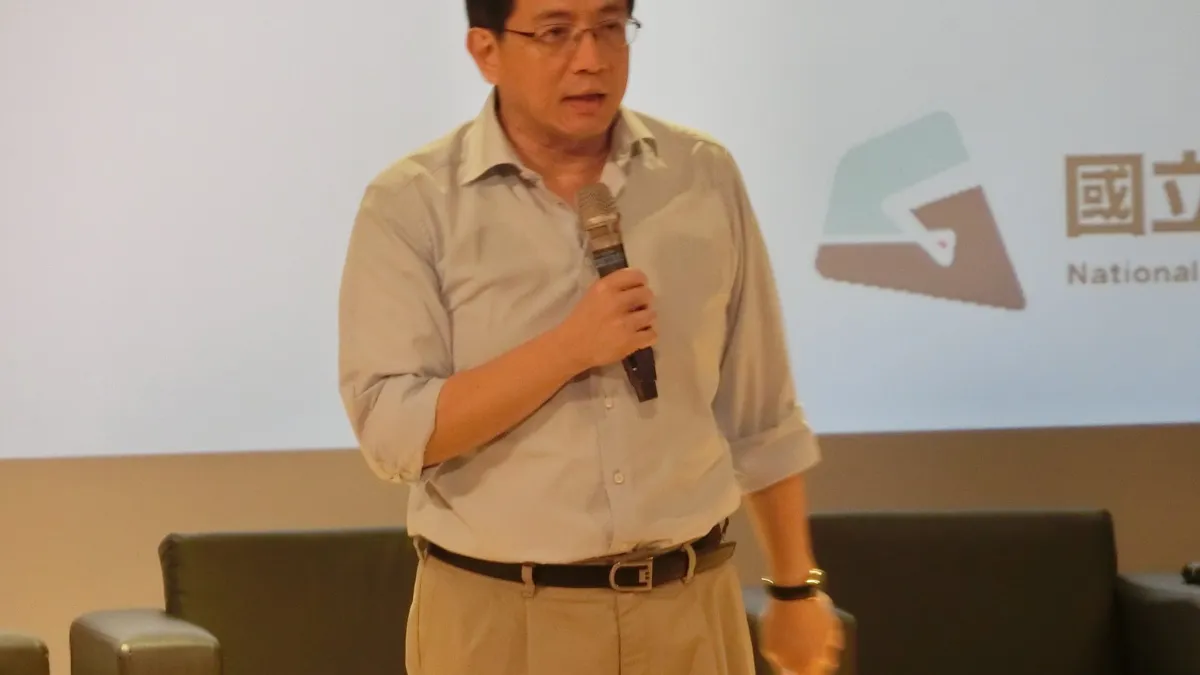 管中閔兼任台灣大哥大獨董引發爭議,台大對此發聲明表示,教師「經核准之兼職期間」至營利事業兼職,依校內通例並非違法兼職。(翻攝管中閔臉書)