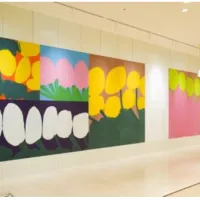 異彩放つアートが博多阪急の15周年を彩り、街に楽しさの花を咲かせる。(写真/株式会社ヘラルボニー提供) 異彩放つアートが博多阪急の15周年を彩り、街に楽しさの花を咲かせる。(写真/株式会社ヘラルボニー提供)
