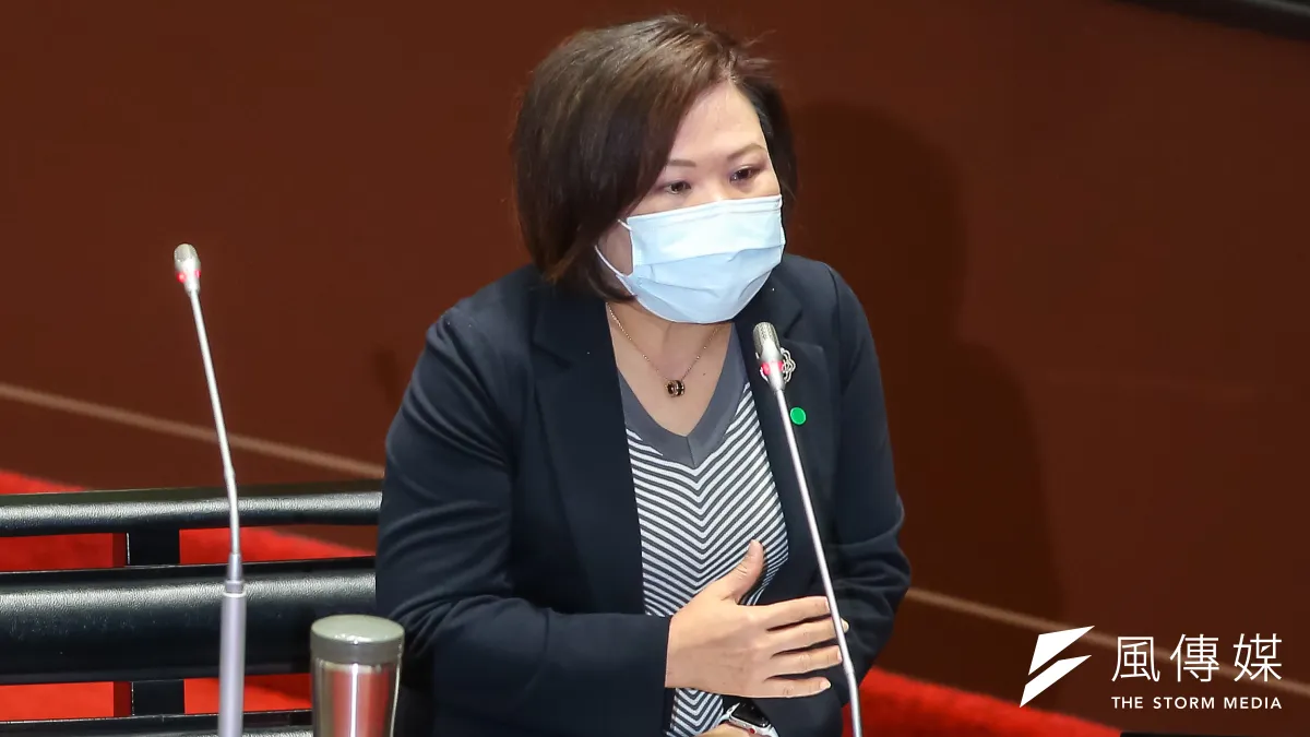 勞動部長許銘春表示,疫情期間雇主應辦理措施,包括移工的工作區及生活區應分艙分流,同產線移工應住宿於同一地點。(資料照,顏麟宇攝)