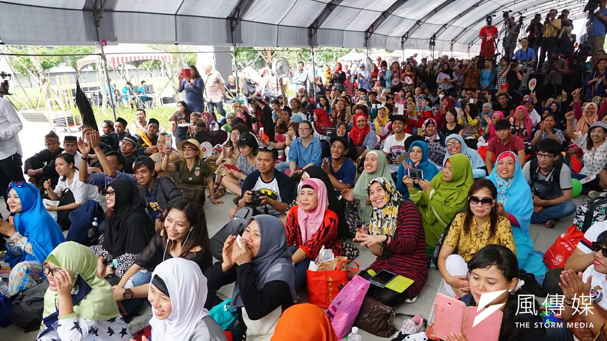 對來台的外籍配偶而言,台灣的農曆新年並非最重要的節日,甚至需要花一段時間去適應不同文化習俗。圖為大批穆斯林參加2017台北開齋節。(資料照,盧逸峰攝)