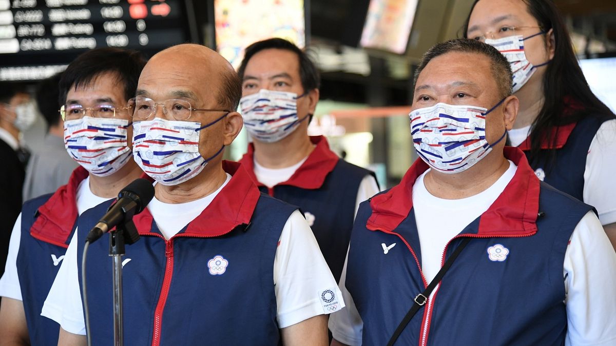 行政院長蘇貞昌19日受訪指出,思考如何幫忙餐飲、零售、旅宿、展演藝文活動等4種產業,讓受衝擊產業、個人多一點幫忙。(行政院提供) 行政院長蘇貞昌19日受訪指出,思考如何幫忙餐飲、零售、旅宿、展演藝文活動等4種產業,讓受衝擊產業、個人多一點幫忙。(行政院提供)