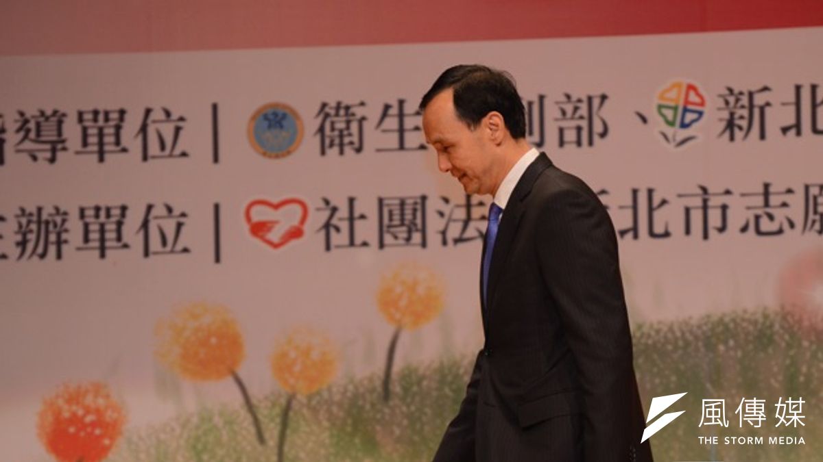 立法院的《政黨法》提案已遭國民黨立委杯葛200多次,朱必須表態並具體要求藍委不能阻擋政黨法等陽光法案,證明他不是第2個馬英九。 立法院的《政黨法》提案已遭國民黨立委杯葛200多次,朱必須表態並具體要求藍委不能阻擋政黨法等陽光法案,證明他不是第2個馬英九。