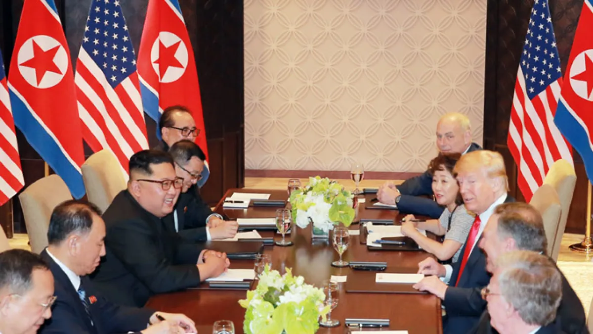 2018年6月12日新加坡川金會,金正恩與川普相談甚歡(朝中社)