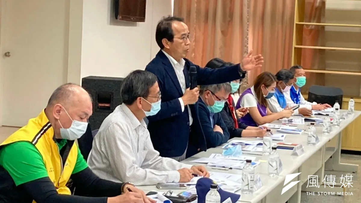 高雄市林欽榮副市長宣導市府漁電共生政策說明。(圖/徐炳文攝)