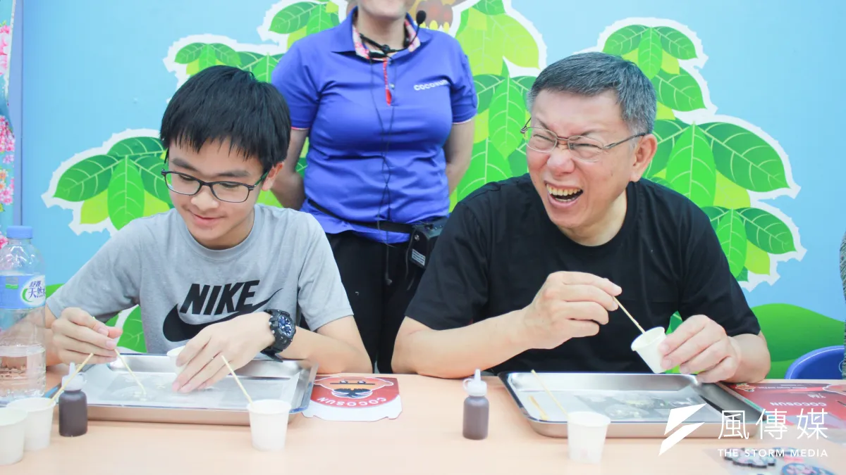 20190630_台北市長柯文哲(右一)拜訪可茵山可可莊園。(方炳超攝)