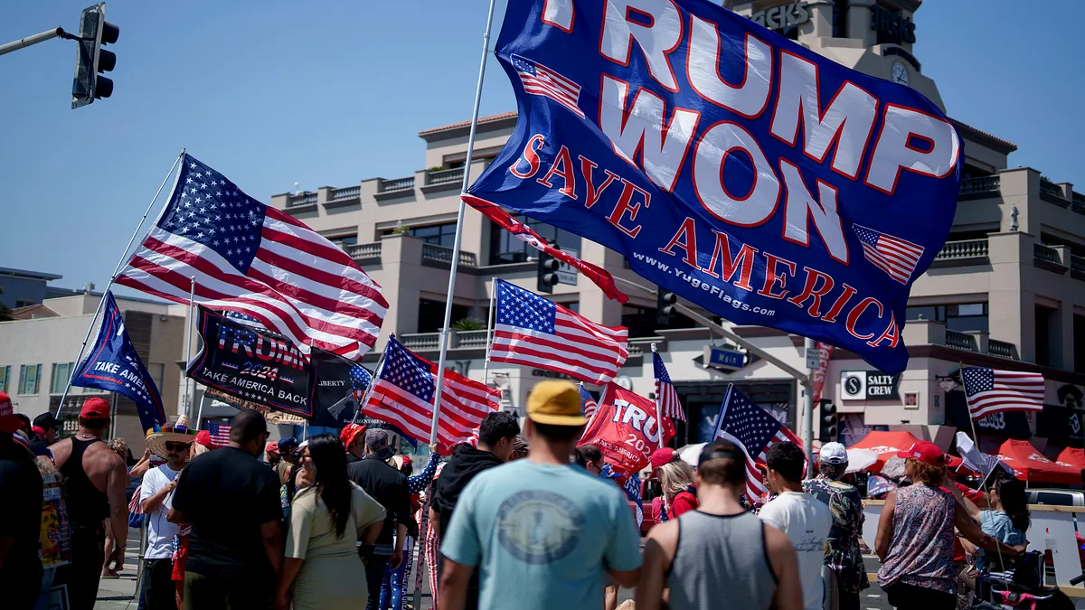 2024年7月,加州的川普支持者。(美聯社)