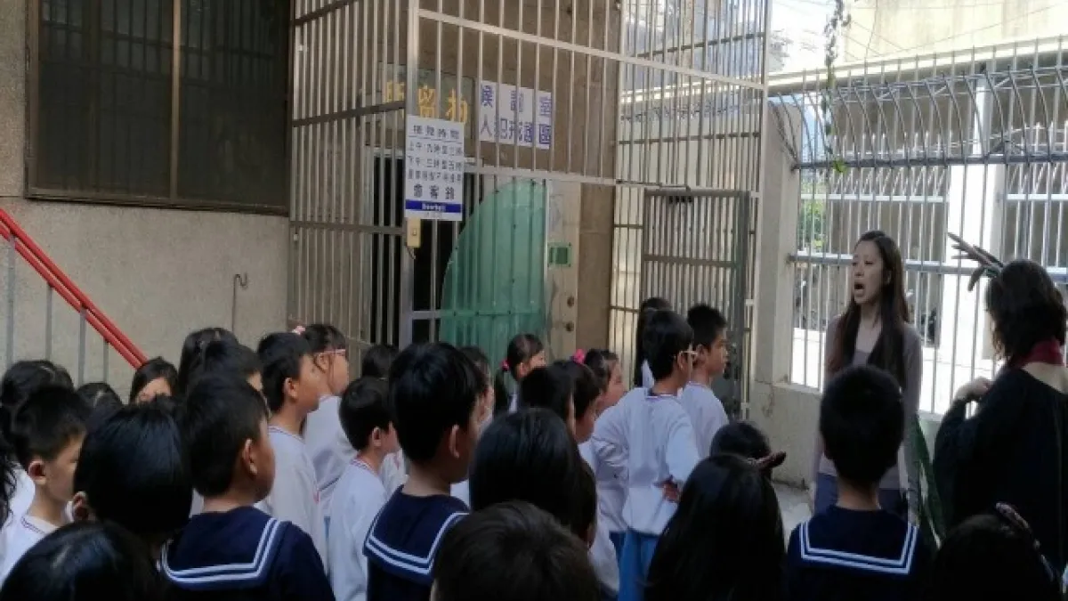 文昌國小學童參訪大甲分局 看到牢籠心驚驚!