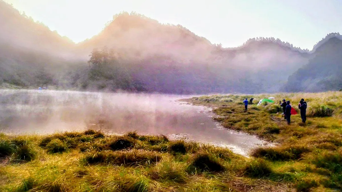 松蘿湖如夢似影的優美景色,讓他有了「十七歲少女湖」的美稱。(圖/Tripbaa趣吧!旅遊平台提供) 松蘿湖如夢似影的優美景色,讓他有了「十七歲少女湖」的美稱。(圖/Tripbaa趣吧!旅遊平台提供)