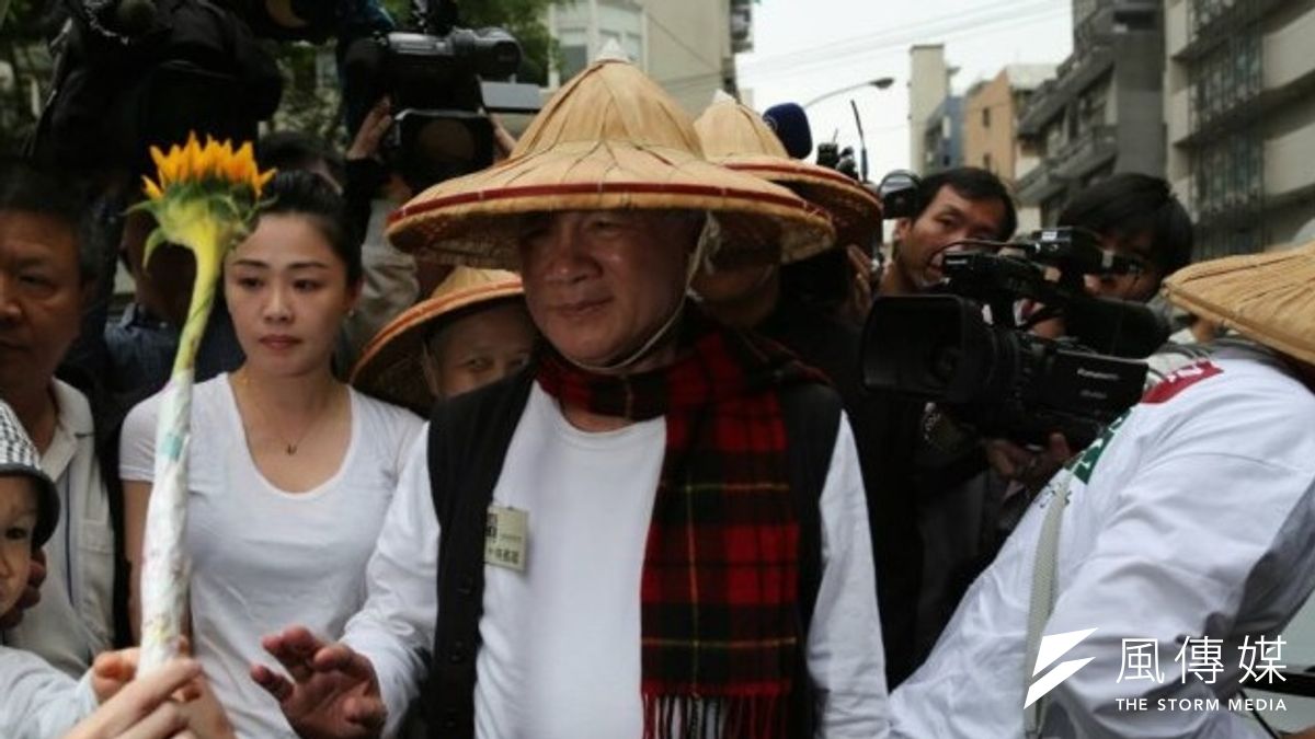 總統府表示總統委請江宜樺探親禁食的林義雄。圖為林義雄到達禁食現場準備展開無限期禁食。(余志偉攝) 總統府表示總統委請江宜樺探親禁食的林義雄。圖為林義雄到達禁食現場準備展開無限期禁食。(余志偉攝)