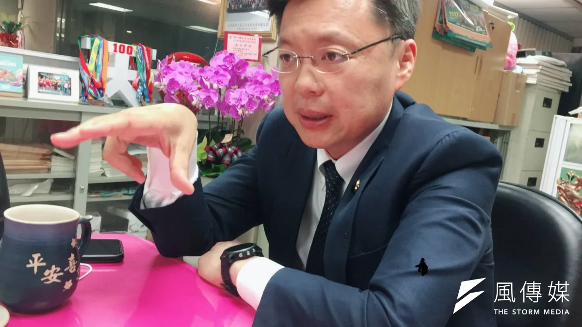 新任民進黨高雄市黨部主委趙天麟,會支援罷韓團體造勢催票,捍衛公民權,力抗暴力監票,維護投票秩序。(圖/徐炳文攝)