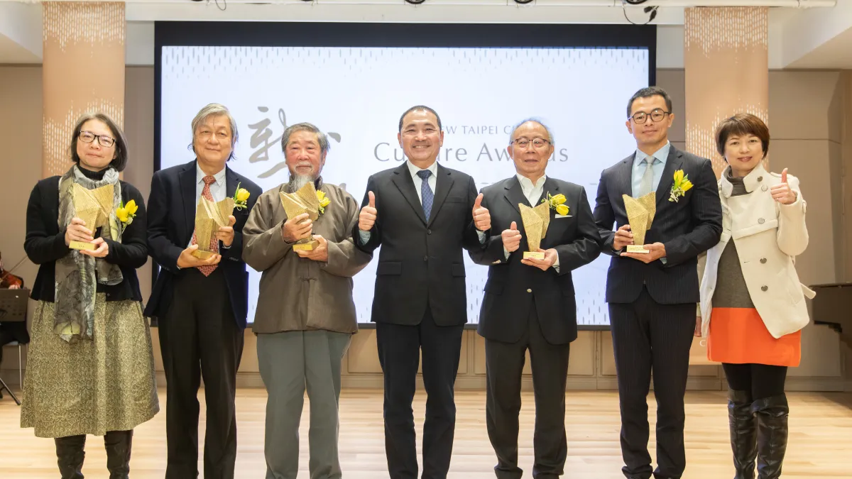 110年新北文化獎頒獎典禮得獎者合影(圖/新北市政府)
