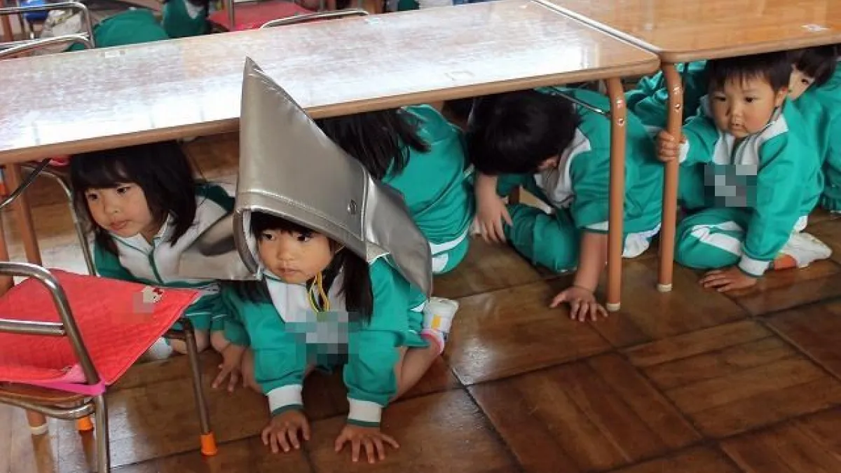 日本學校從幼稚園已開始訓練小孩子在災難中求生。(圖/Mayi)