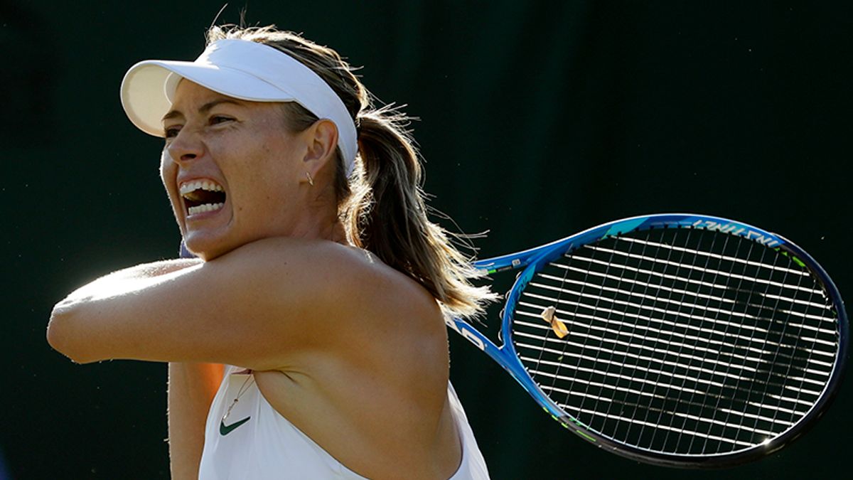 俄羅斯著名女子網球選手莎拉波娃,在溫網女單首輪面對同胞蒂雅琴科落敗,生涯首度在溫網第一輪比賽出局。(美聯社) 俄羅斯著名女子網球選手莎拉波娃,在溫網女單首輪面對同胞蒂雅琴科落敗,生涯首度在溫網第一輪比賽出局。(美聯社)