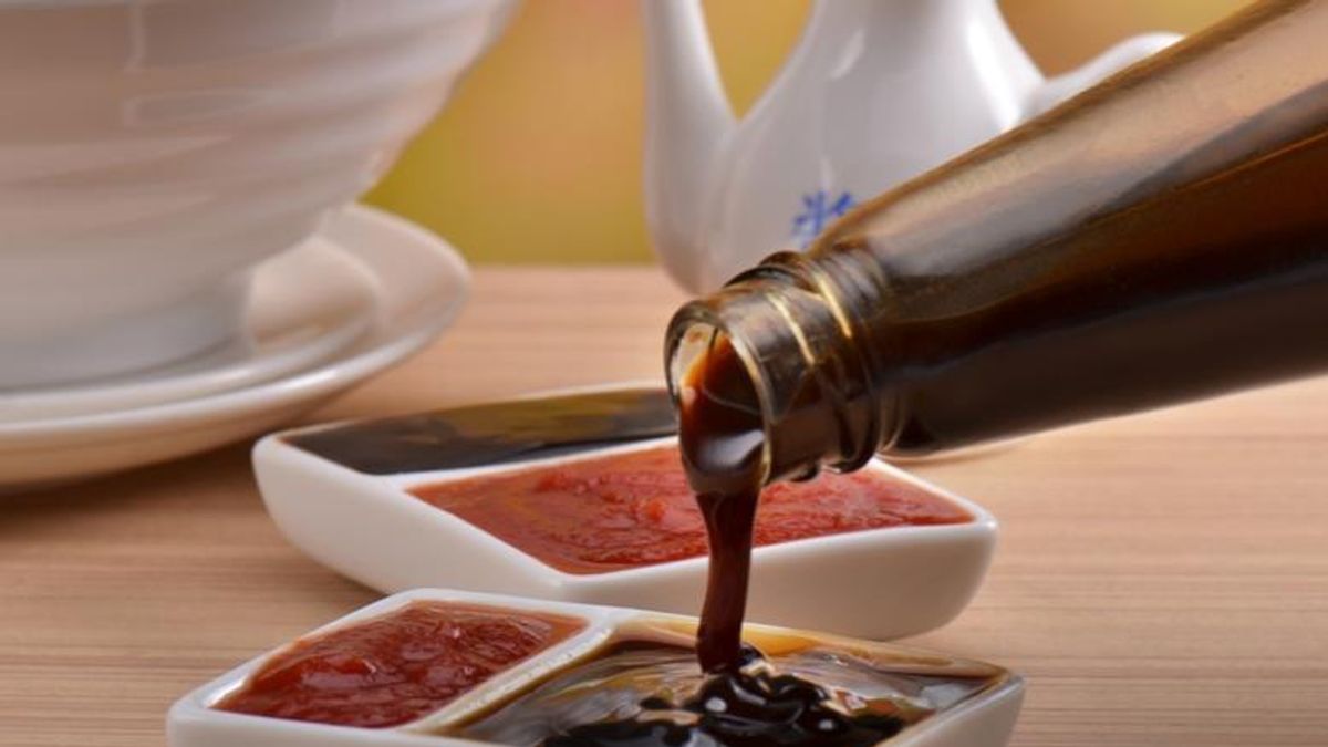 開封後的調味料容易受到空氣污染,保存期限會與包裝標示有落差。(圖/食力foodNEXT提供) 開封後的調味料容易受到空氣污染,保存期限會與包裝標示有落差。(圖/食力foodNEXT提供)