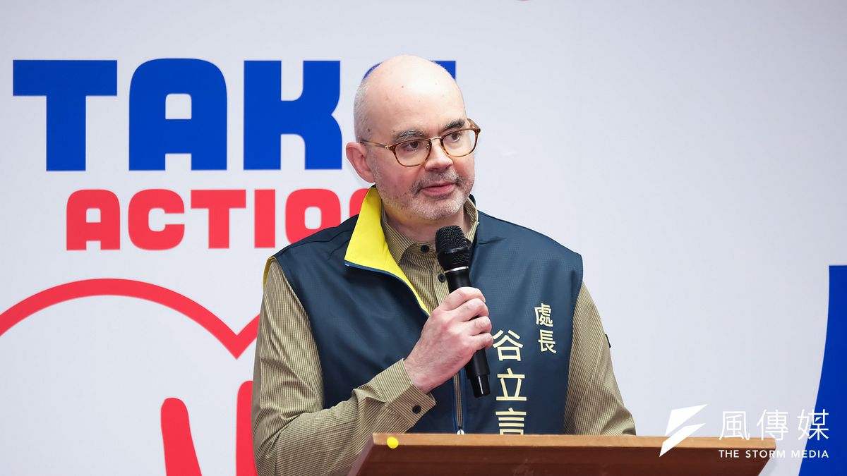 谷立言參與由AIT及社團法人台灣災難醫療隊發展協會所主辦的「援手2.0 社區第一線反應員培訓工作坊-烏來原鄉場」演練;活動想定土石流造成烏來區公所有大量傷患需要協助,谷立言以中文致詞表示,今天的活動,主要彰顯美台在人道援助和災難防救方面的合作。(劉偉宏攝) 谷立言參與由AIT及社團法人台灣災難醫療隊發展協會所主辦的「援手2.0 社區第一線反應員培訓工作坊-烏來原鄉場」演練;活動想定土石流造成烏來區公所有大量傷患需要協助,谷立言以中文致詞表示,今天的活動,主要彰顯美台在人道援助和災難防救方面的合作。(劉偉宏攝)