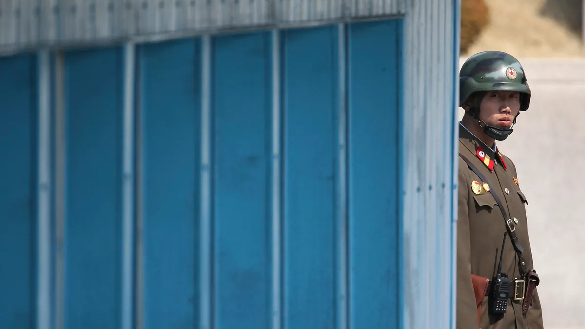 美國國務卿提勒森訪問南韓,17日飛抵板門店兩韓非軍事區(AP)