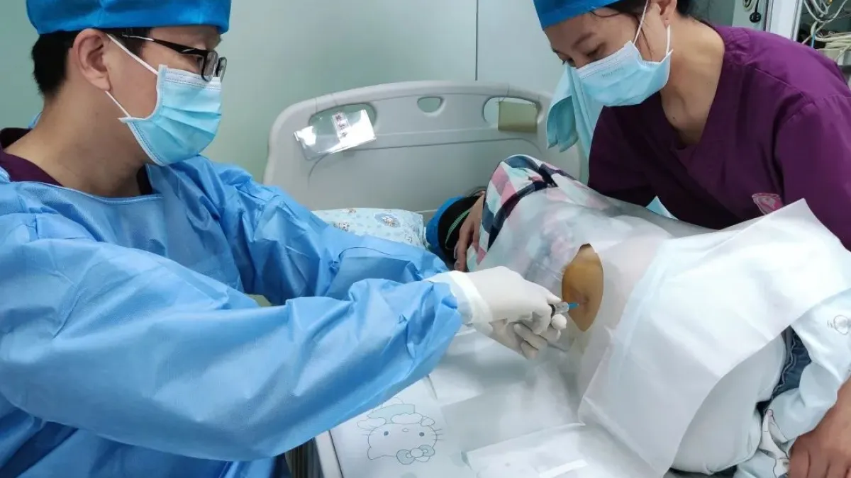 台灣罕病女童到中國治療,媽媽淚謝:「盼望台灣所有SMA寶貝都能感受祖國溫暖」。(圖/李怡潔提供)