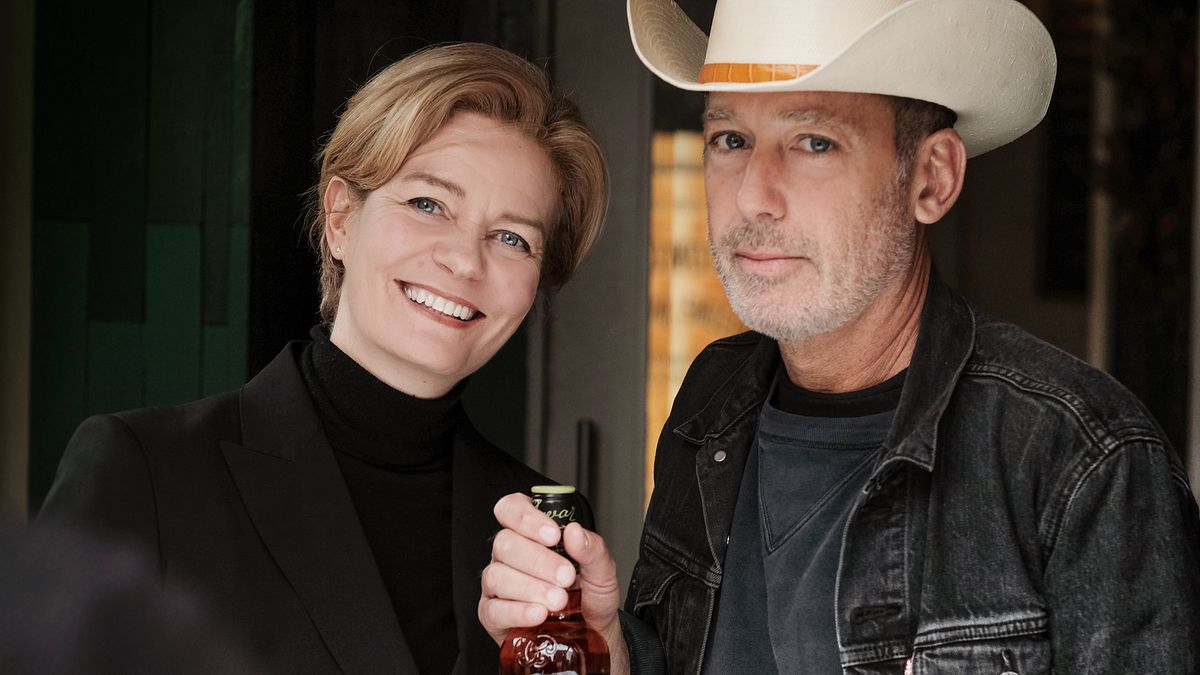 帝王集團首席調酒師,同時享譽威士忌界連續四年 (2019 - 2022) 榮獲IWC國際威士忌大賽年度最佳首席調酒師Stephanie Macleod提到「這次很高興能與 Ilegal Mezcal合作。 帝王集團首席調酒師,同時享譽威士忌界連續四年 (2019 - 2022) 榮獲IWC國際威士忌大賽年度最佳首席調酒師Stephanie Macleod提到「這次很高興能與 Ilegal Mezcal合作。