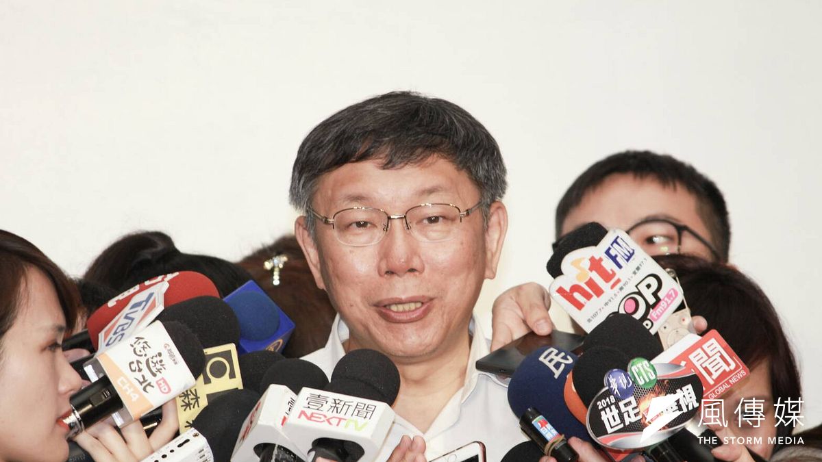 台北市長柯文哲24日上午出席勞動局勞動技藝成果展活動,會後受訪時針對柯黑遊行結束後黃承國、徐國勇與部分綠營民代一同參加宮廟晚宴表示,木柵天上聖母廟他每年都有去,拜拜吃飯這很正常。(方炳超攝) 台北市長柯文哲24日上午出席勞動局勞動技藝成果展活動,會後受訪時針對柯黑遊行結束後黃承國、徐國勇與部分綠營民代一同參加宮廟晚宴表示,木柵天上聖母廟他每年都有去,拜拜吃飯這很正常。(方炳超攝)