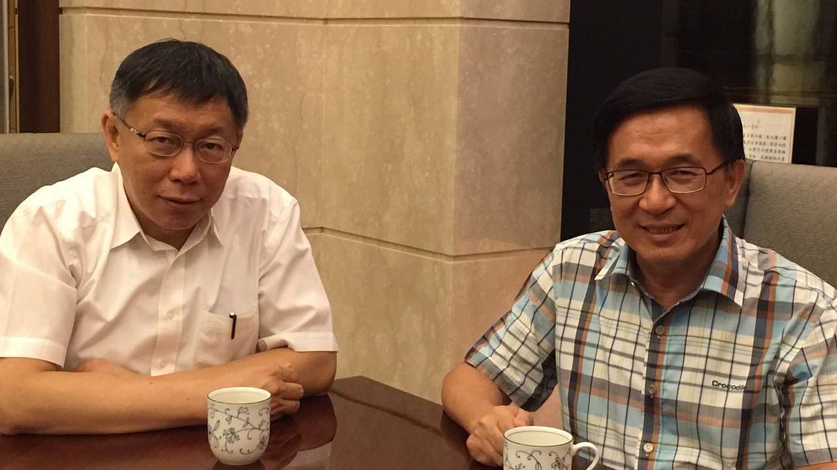 台北市長柯文哲(左)曾表示想替前總統陳水扁(右)做口述歷史,目前也確定在5月出版,立文獻館也將在月初舉行新書發表會。(資料照,陳致中臉書) 台北市長柯文哲(左)曾表示想替前總統陳水扁(右)做口述歷史,目前也確定在5月出版,立文獻館也將在月初舉行新書發表會。(資料照,陳致中臉書)