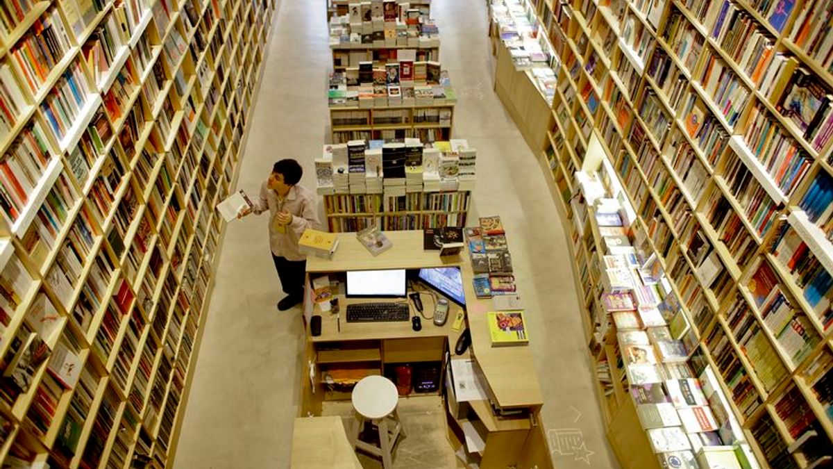 當文學由實體書轉為網路文學,中文系如何回應時下的網路流行文學?圖為阿根廷首都布宜諾艾利斯的書店(資料照,AP) 當文學由實體書轉為網路文學,中文系如何回應時下的網路流行文學?圖為阿根廷首都布宜諾艾利斯的書店(資料照,AP)