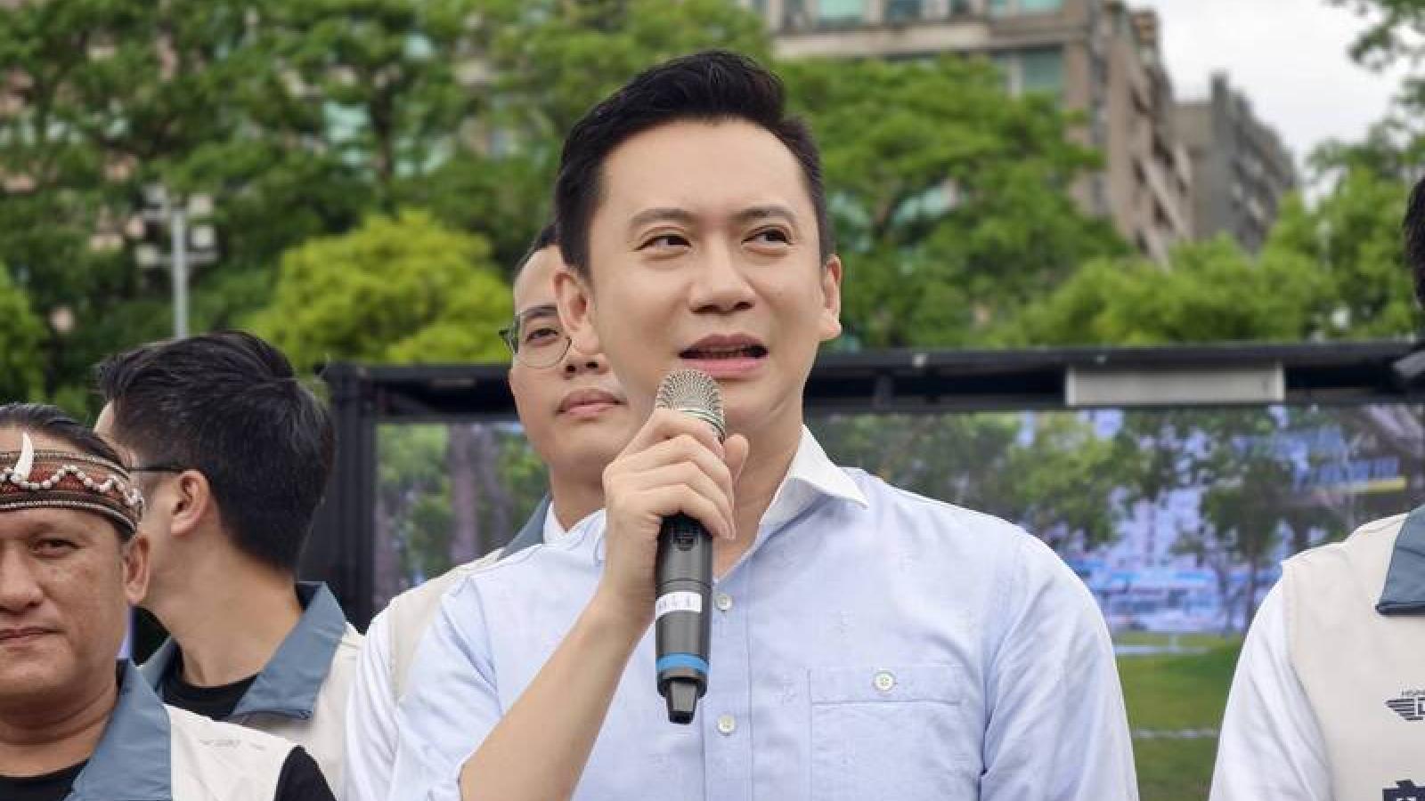 年代民調》徐欣瑩崩了!鄭朝方35.1%支持度超車 甚至有5成小草、15%藍營也挺他