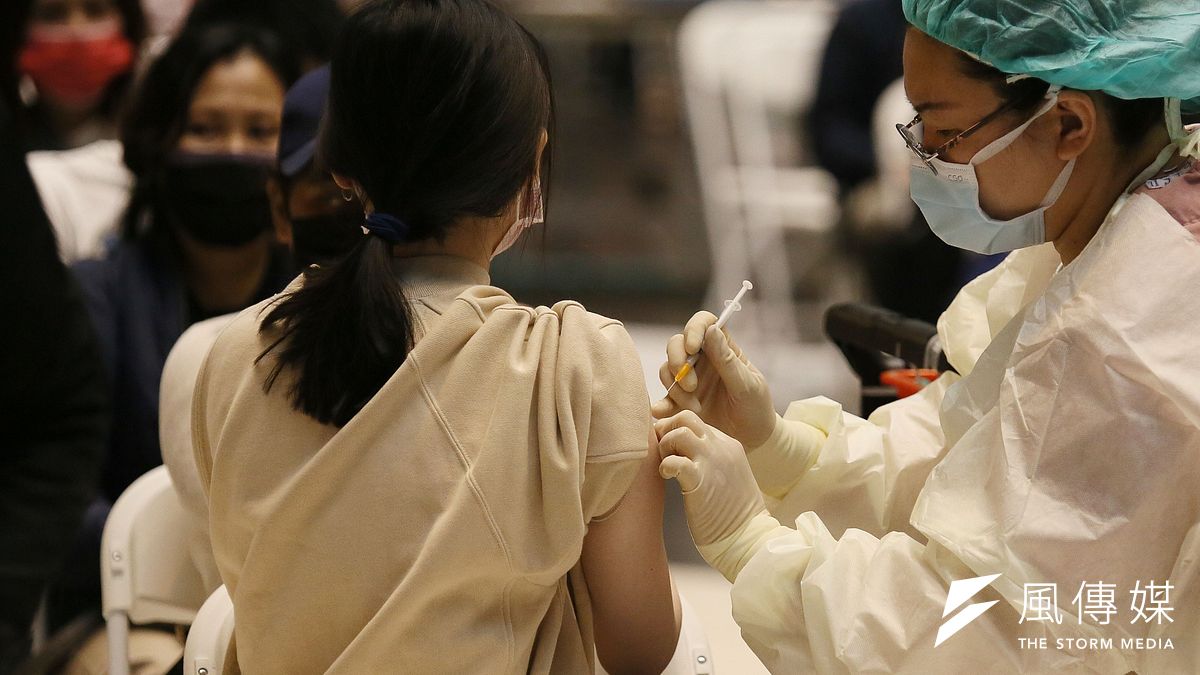 究竟是什麼原因讓健康又打了3劑疫苗的年輕人,還會感染新冠肺炎後致命?(資料照/柯承惠攝) 究竟是什麼原因讓健康又打了3劑疫苗的年輕人,還會感染新冠肺炎後致命?(資料照/柯承惠攝)