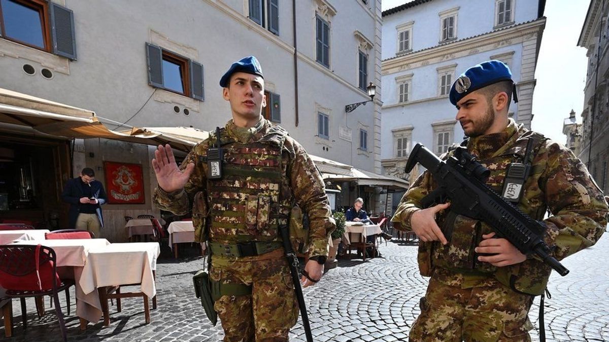 羅馬街頭巡邏的士兵。(BBC中文網/AFP) 羅馬街頭巡邏的士兵。(BBC中文網/AFP)