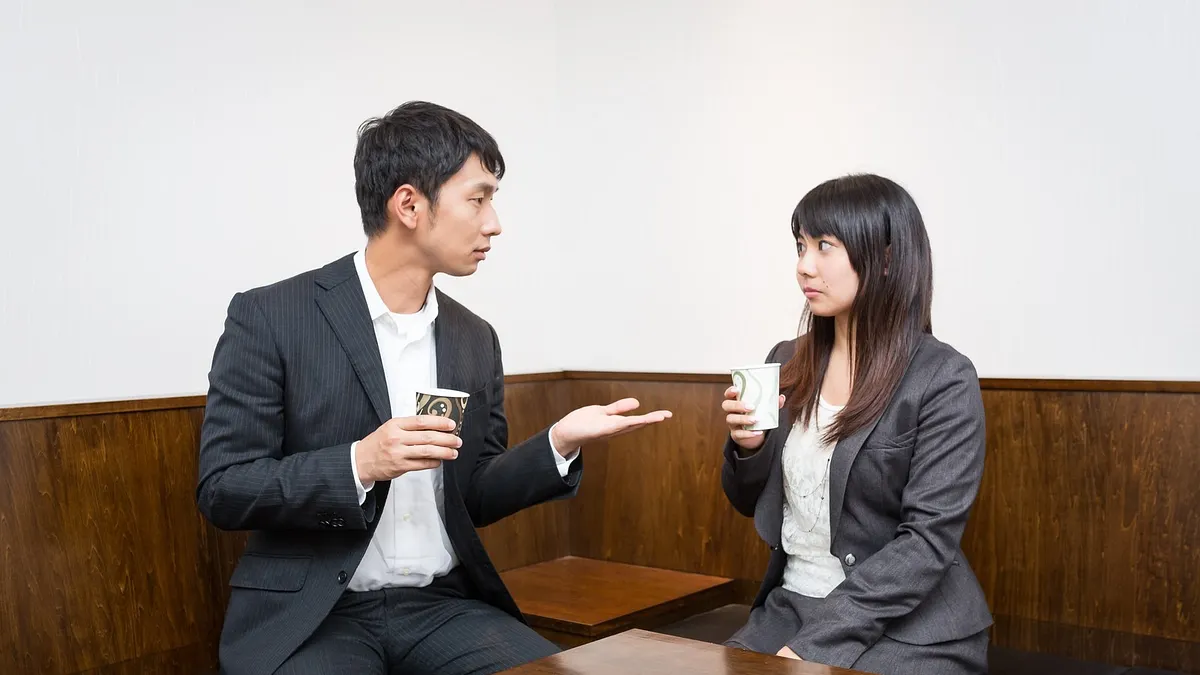 開口就聊他人隱私,一來是交淺言深,容易給對方壓力;二來是怕人覺得你別有企圖。(圖/すしぱく@pakutaso) 開口就聊他人隱私,一來是交淺言深,容易給對方壓力;二來是怕人覺得你別有企圖。(圖/すしぱく@pakutaso)