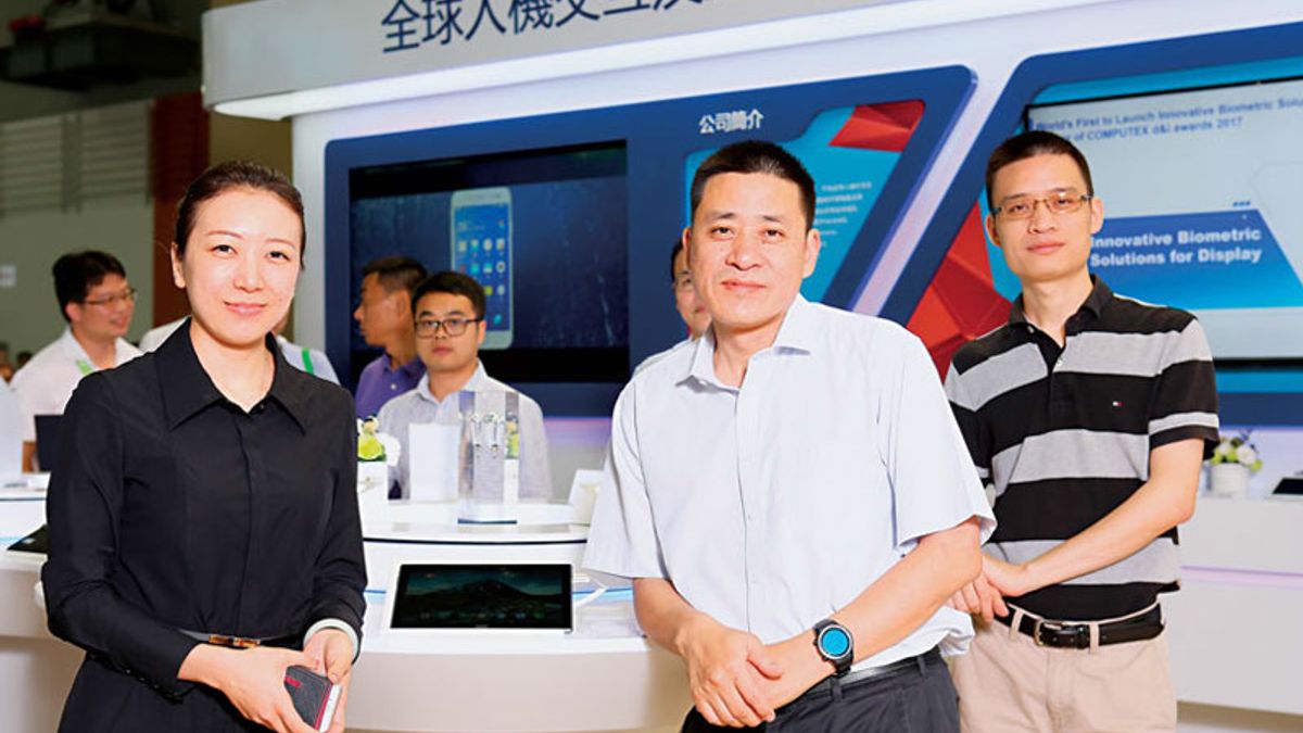 匯頂董事長 張帆(右2)。(攝影者.駱裕隆) 匯頂董事長 張帆(右2)。(攝影者.駱裕隆)