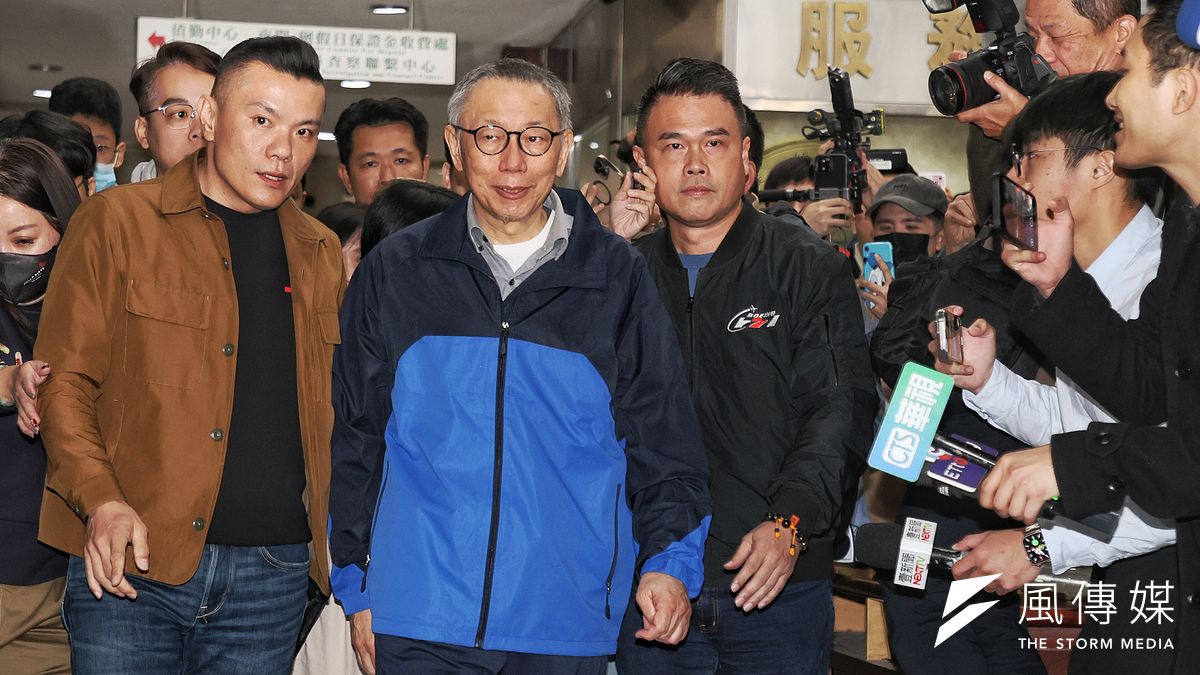 民眾黨主席柯文哲被求處重刑,27日交保後步出北院。(柯承惠攝) 民眾黨主席柯文哲被求處重刑,27日交保後步出北院。(柯承惠攝)