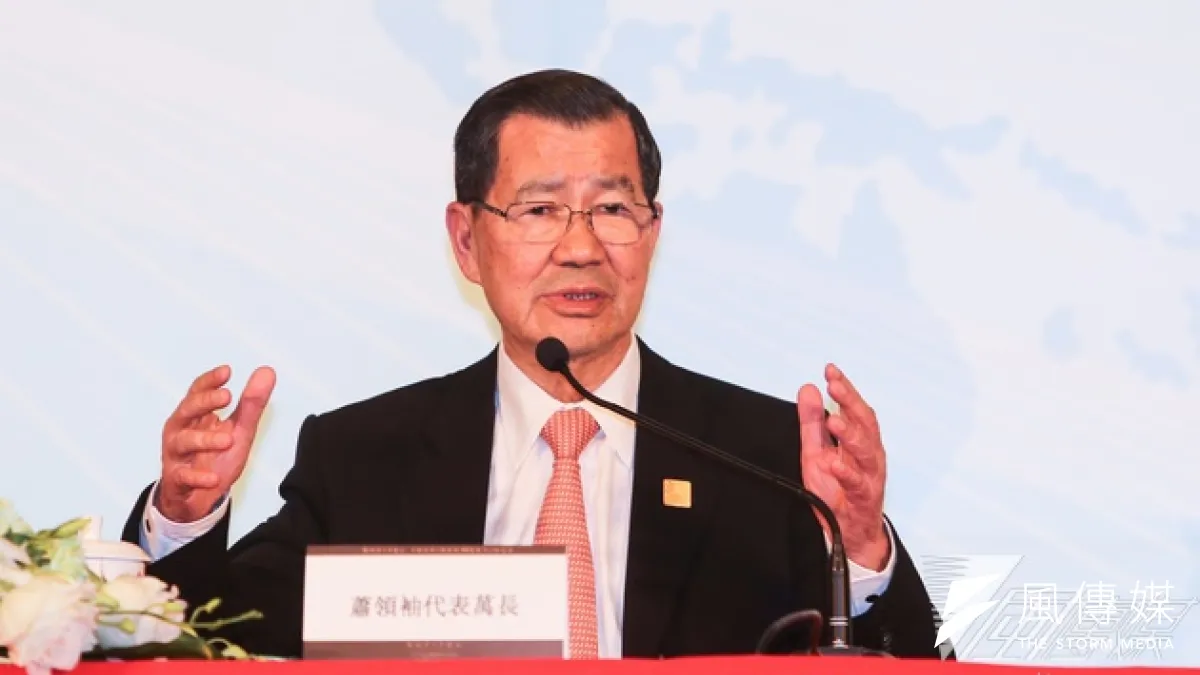 前副總統蕭萬長20日接受中天電視台「文茜世界週報」主持人陳文茜專訪,對台灣逐漸邊緣化的可能表示憂心。(資料照片,林韶安攝)