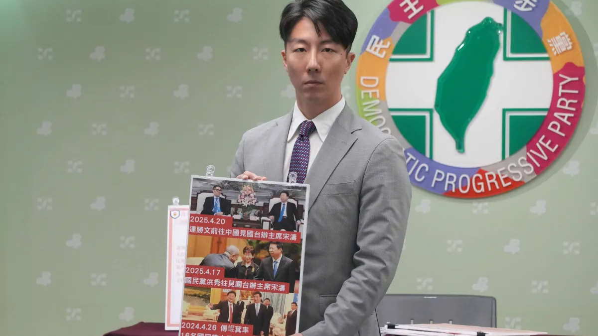 民進黨發言人吳崢23日召開「藍白,為什麼到現在還不反共?」記者會。(民進黨提供)