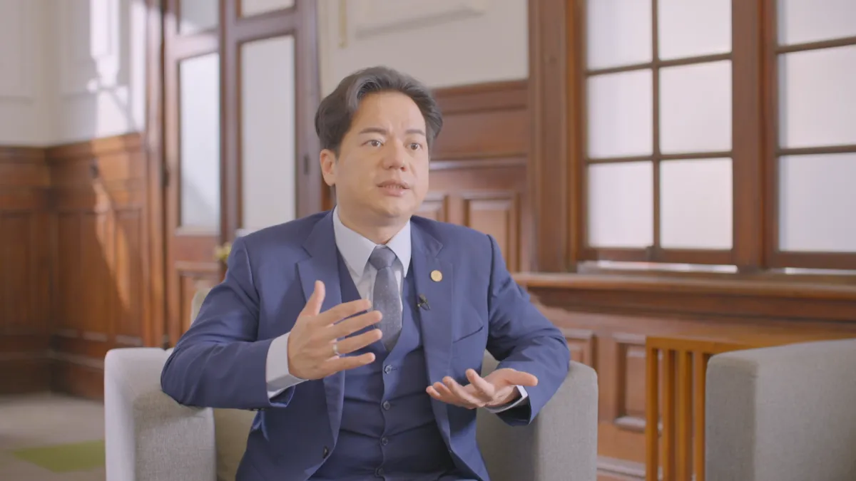 新竹市代理市長邱臣遠指出,院版財劃設計不僅無法反映新竹市對國家經濟的貢獻,甚至可能讓新竹回到過去「高繳稅、低配回」的惡性循環。(圖/新竹市政府)