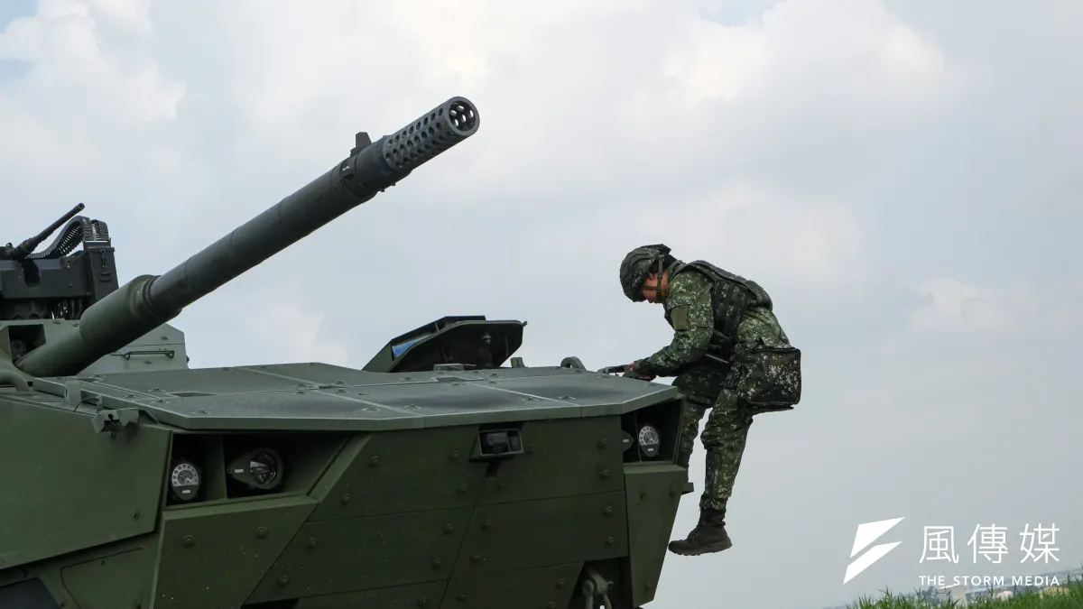 李翔宙談及軍隊廢止踢正步及刺槍術之不宜,卻只偏重刺槍術的「精神」層面價值,他以為刺槍術的功能是意志力、精準度、持久力,顯然對刺槍術的體認偏差。(劉偉宏攝)