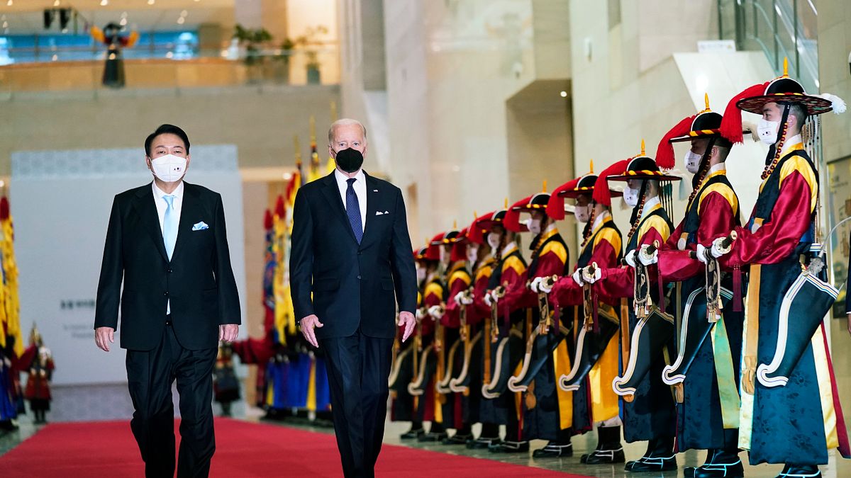 2022年5月21日,南韓總統尹錫悅(左)與到訪的美國總統拜登(AP) 2022年5月21日,南韓總統尹錫悅(左)與到訪的美國總統拜登(AP)