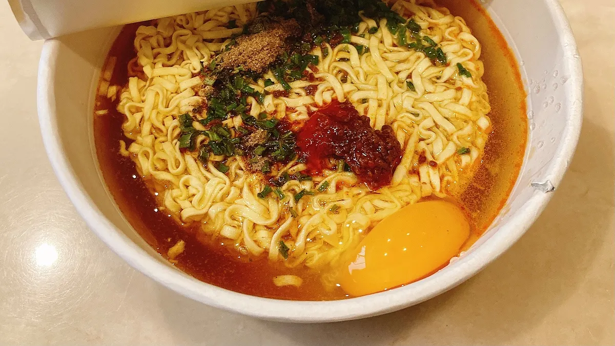 泡麵吃錯20年,正確的泡麵步驟原來是這樣。(圖/擷取自臉書社團我愛全聯 好物老實說)