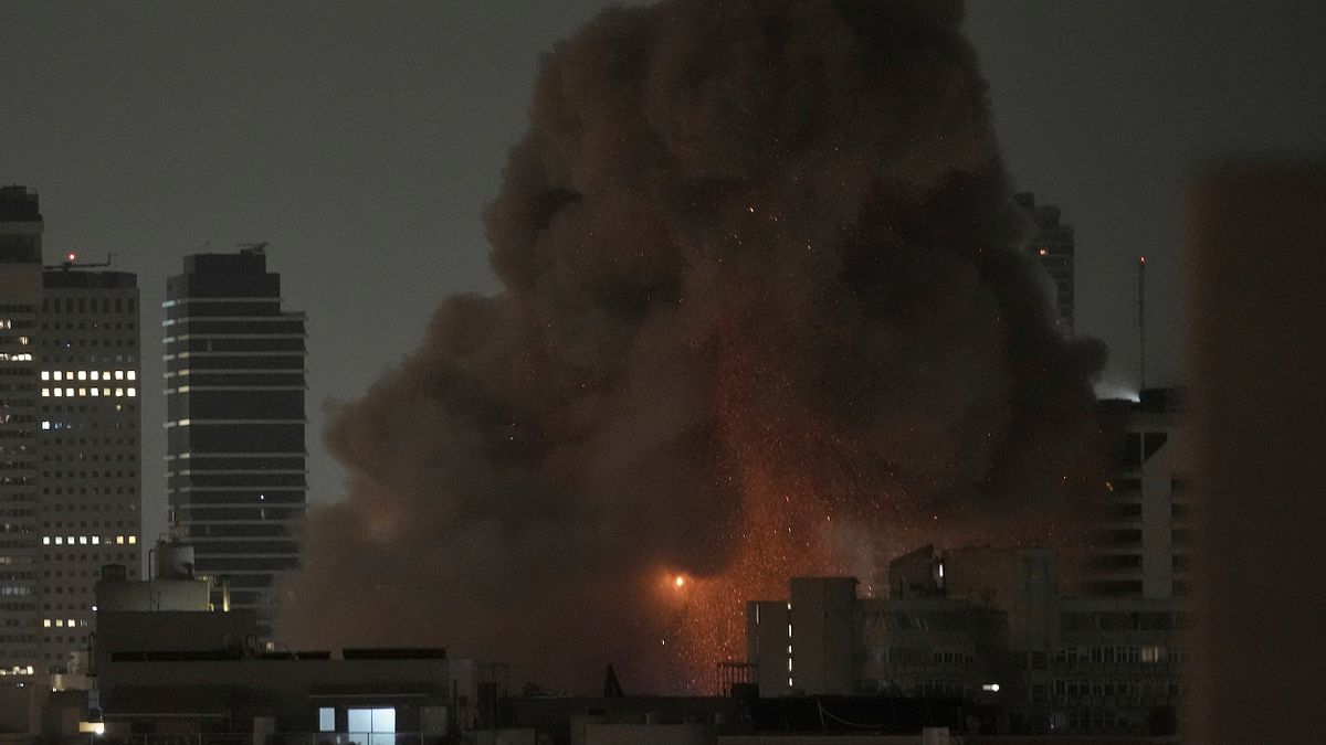 繼以色列日前空襲伊朗後,伊朗發動新一波報復性飛彈攻擊。(資料照,美聯社) 繼以色列日前空襲伊朗後,伊朗發動新一波報復性飛彈攻擊。(資料照,美聯社)