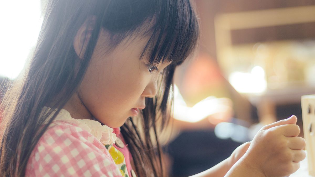 自閉症患者看的是五官的集合體,而非一整張臉孔。(示意圖非本人/ ジユン@pakutaso) 自閉症患者看的是五官的集合體,而非一整張臉孔。(示意圖非本人/ ジユン@pakutaso)