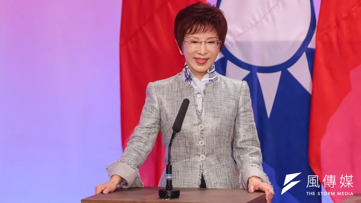 黨主席洪秀柱諷刺「人頭黨員」問題,並強調國民黨必須確立黨的定位及立場,兩岸路線也要堅持走和平路線。(顏麟宇攝)