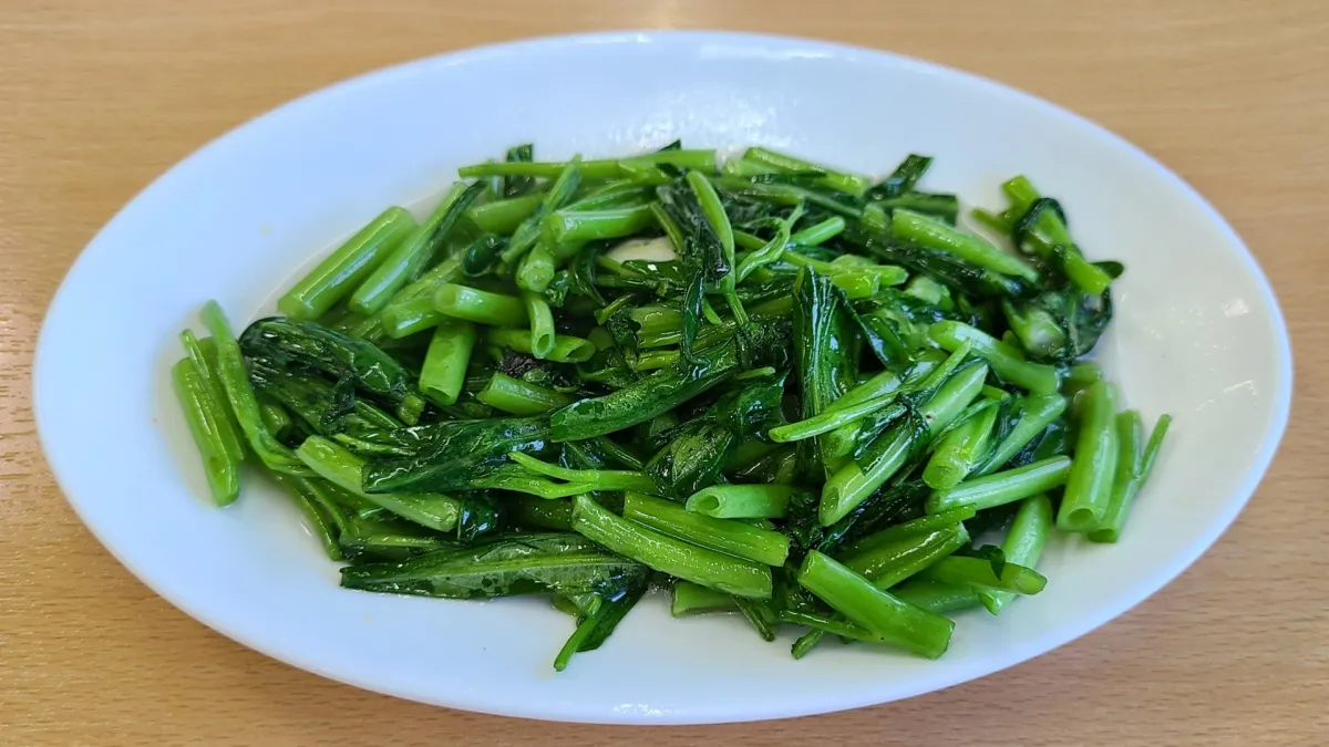 阿基師分享,炒空心菜前加1物能防止空心菜變黑。(示意圖/取自photo-ac)