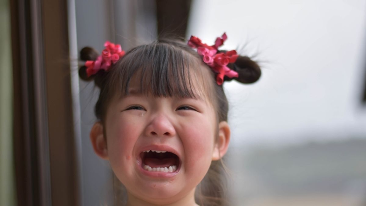 家暴,不只顯化了父母內心的傷痛,更對幼小的孩子造成無法抹滅的陰影。(示意圖非本人/取自photo-ac) 家暴,不只顯化了父母內心的傷痛,更對幼小的孩子造成無法抹滅的陰影。(示意圖非本人/取自photo-ac)