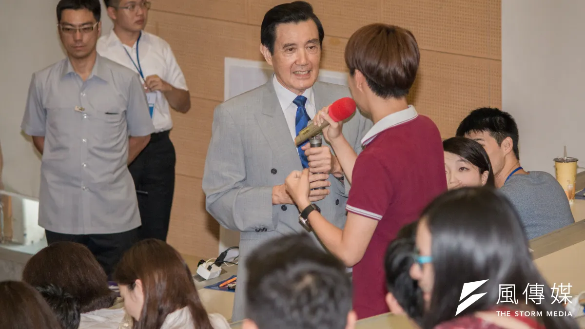前總統馬英九出席亞洲未來政治人台北論壇開幕式,與現場學生進行即席問答。(李振均攝)