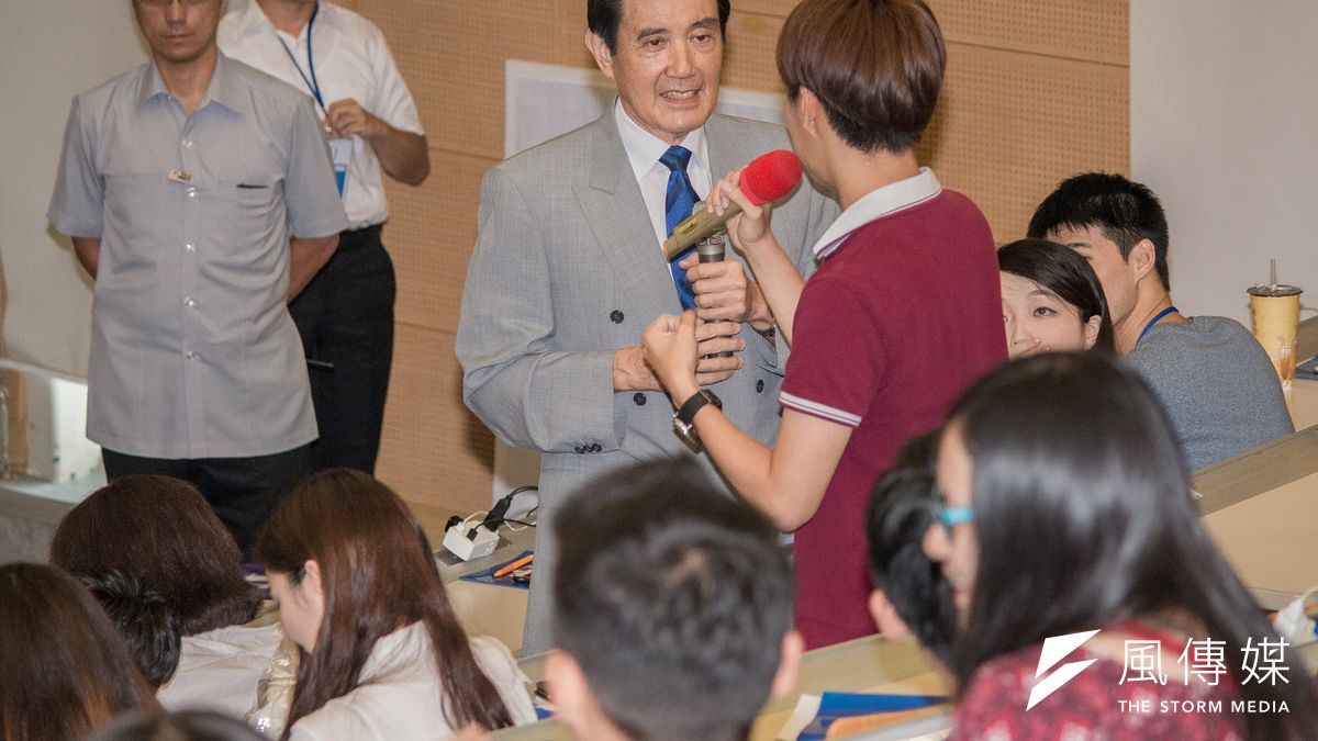 前總統馬英九出席亞洲未來政治人台北論壇開幕式,與現場學生進行即席問答。(李振均攝) 前總統馬英九出席亞洲未來政治人台北論壇開幕式,與現場學生進行即席問答。(李振均攝)