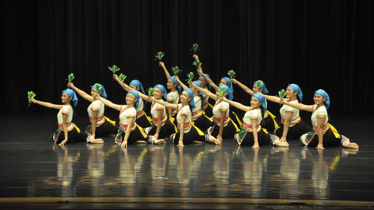 臺東高商原舞團用“稻”,勇奪全國學生舞蹈比賽特優冠軍。(圖/台東縣政府提供) 臺東高商原舞團用“稻”,勇奪全國學生舞蹈比賽特優冠軍。(圖/台東縣政府提供)