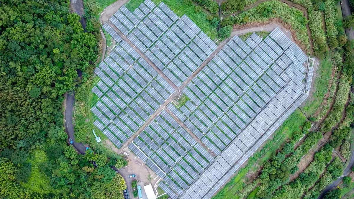新北市全台首創心型太陽光電發電場域「新北森之光」。(圖/新北市環保局提供)