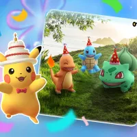 『Pokémon GO』が7月に10周年記念イベントを全3弾で開催し、初登場の「10周年のコインを持つコレクレー」や多種多様な衣装のピカチュウが続々登場する。(写真/Niantic提供) 『Pokémon GO』が7月に10周年記念イベントを全3弾で開催し、初登場の「10周年のコインを持つコレクレー」や多種多様な衣装のピカチュウが続々登場する。(写真/Niantic提供)