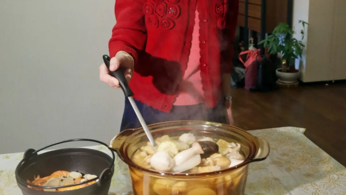 台北市長柯文哲夫人陳佩琪做年菜,貼心慰勞辛苦一整年的老公。(台北市政府提供)